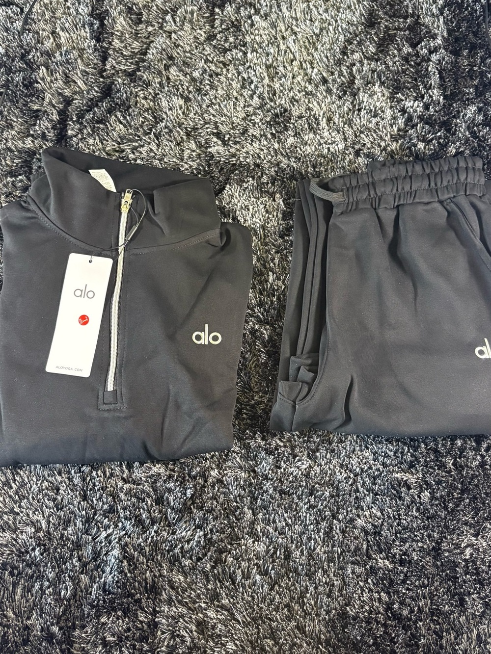 ALO Yoga Black Lightweight Quarter-Zip Pullover & Jogger Set